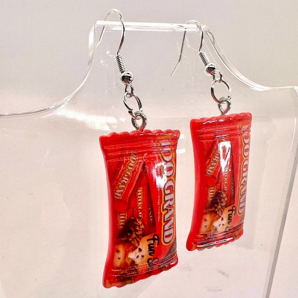 100 Grand Earrings - Chocolate Earrings - Candy Earrings - Food Earrings - Picture 2 of 8